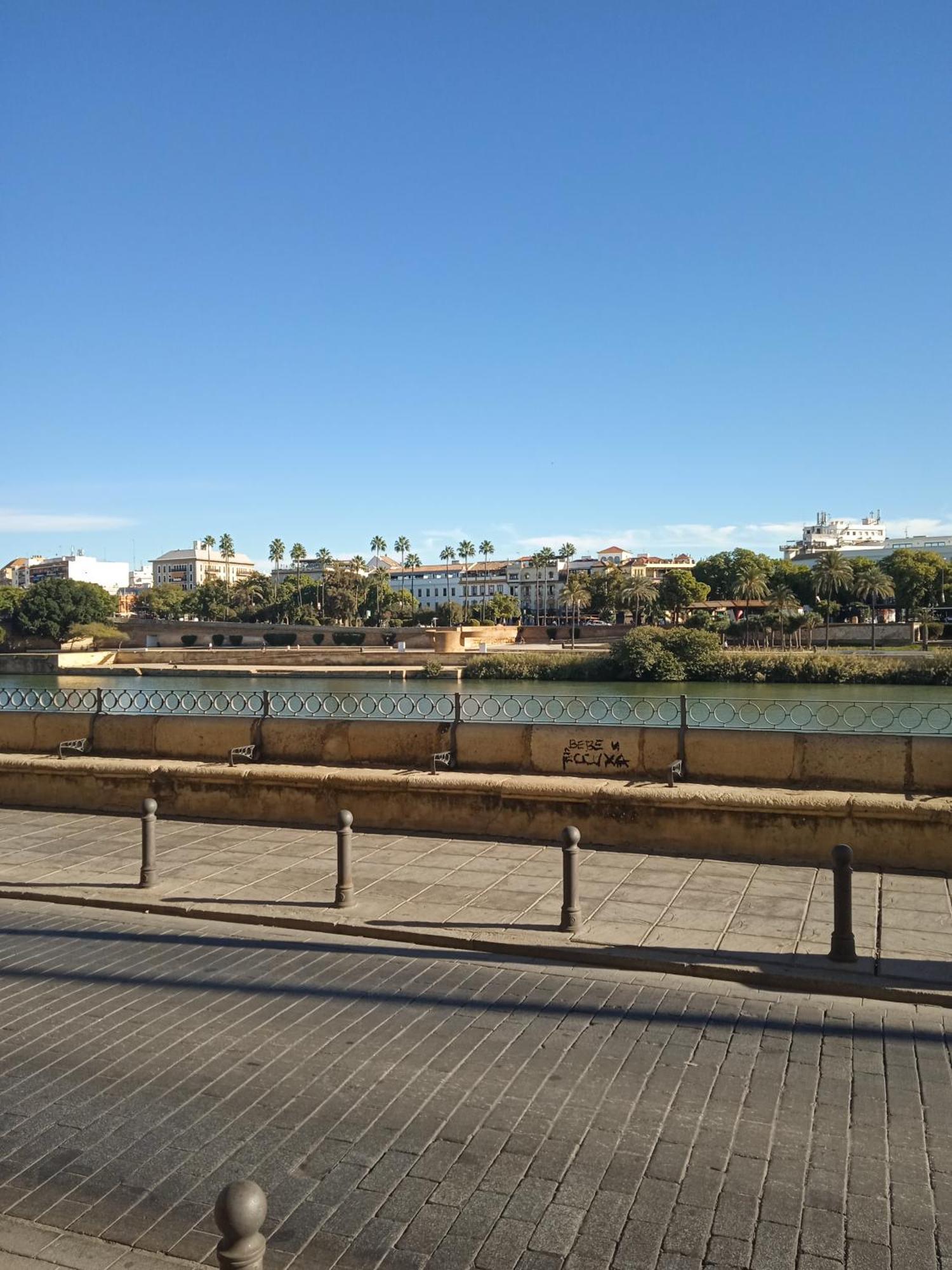 Boho Chic River Side Apartment Sevilla Eksteriør billede